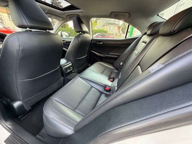 2017 Lexus IS 300 photo 17