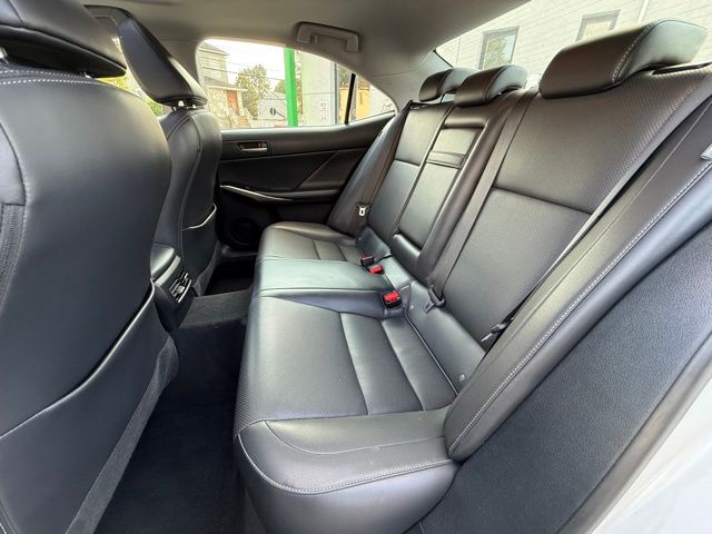2017 Lexus IS 300 photo 18