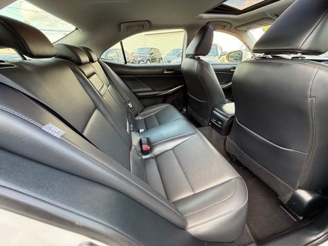 2017 Lexus IS 300 photo 20