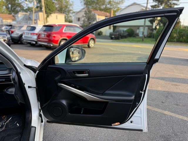 2017 Lexus IS 300 photo 22