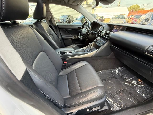 2017 Lexus IS 300 photo 23