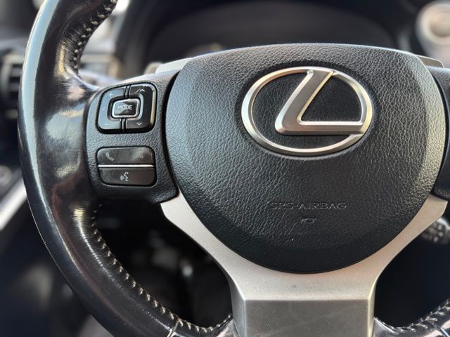 2017 Lexus IS 300 photo 31
