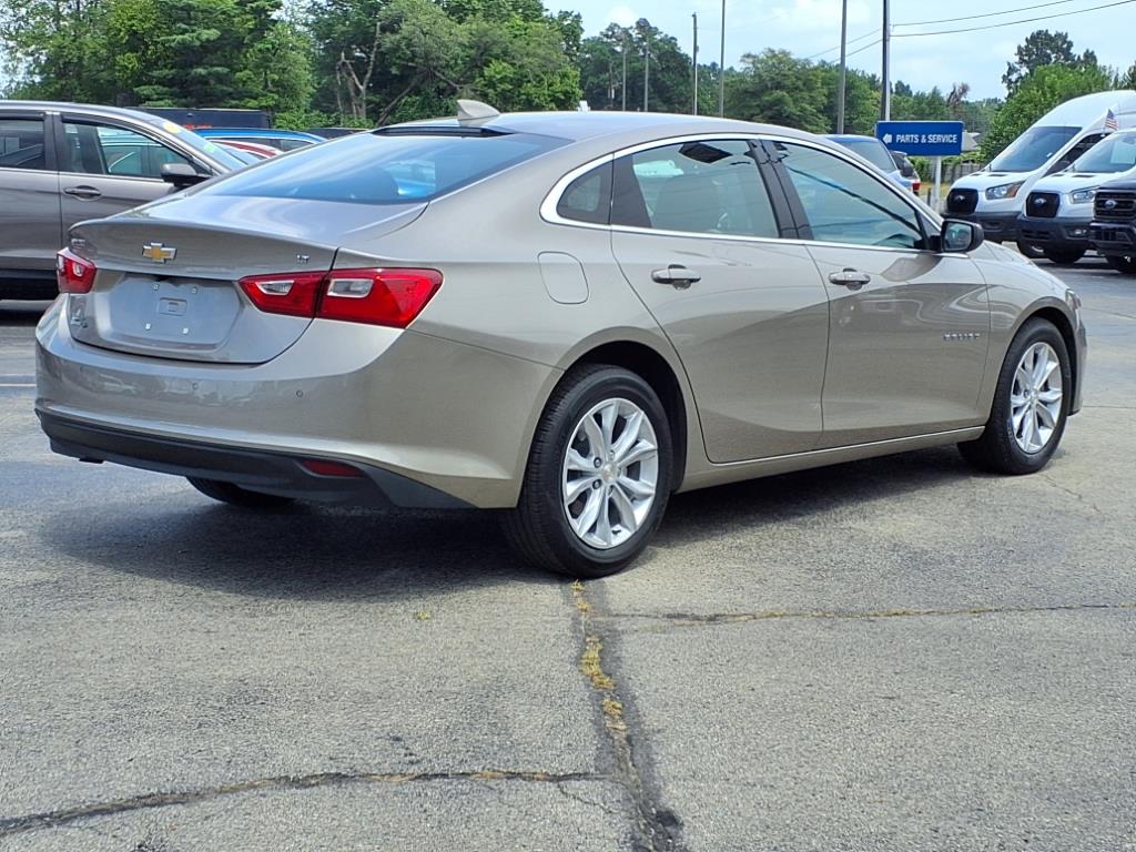 2024 Chevrolet Malibu 1LT photo 2