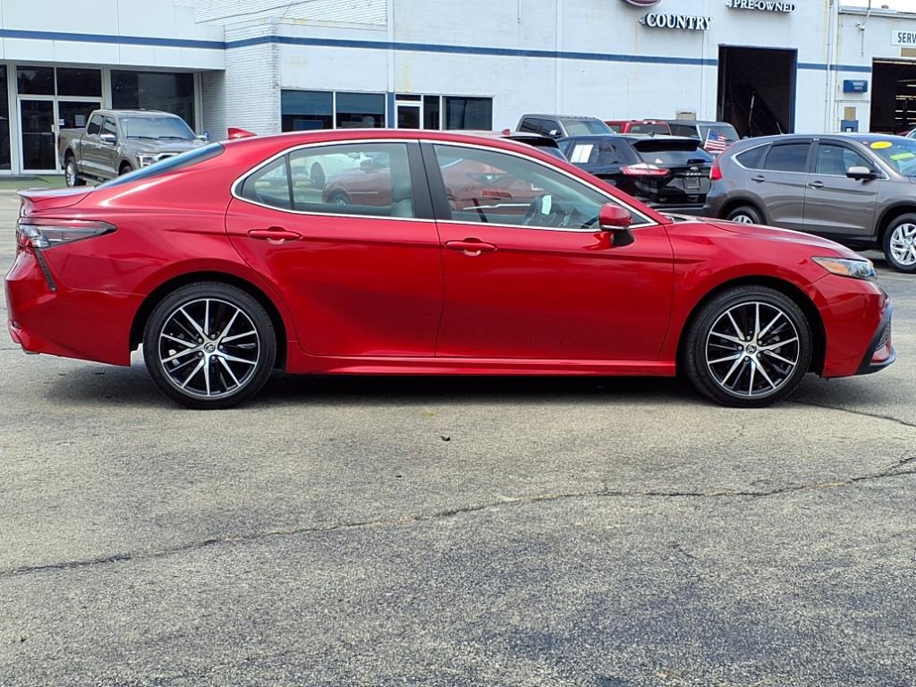 2022 Toyota Camry SE photo 2