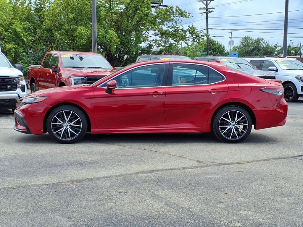 2022 Toyota Camry SE photo 5