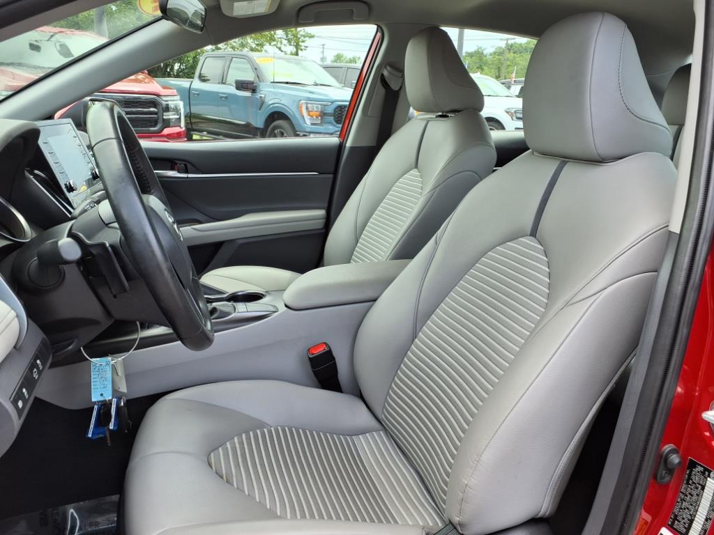 2022 Toyota Camry SE photo 12