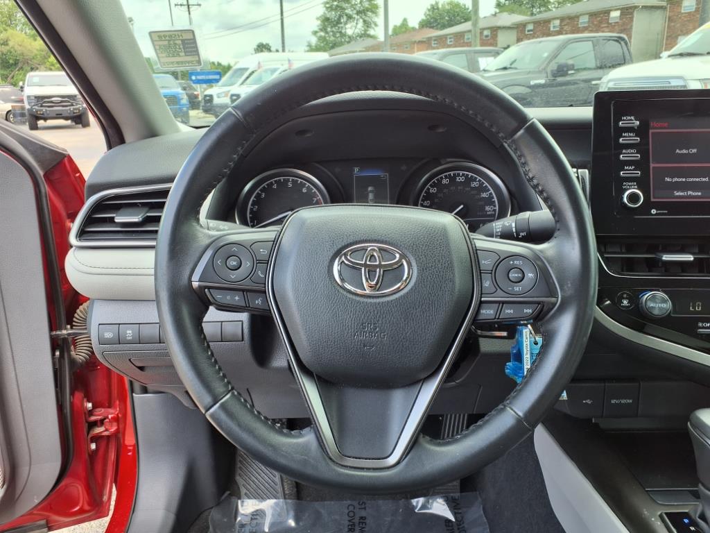 2022 Toyota Camry SE photo 17