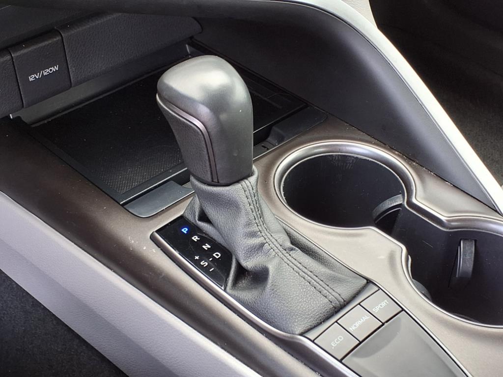 2022 Toyota Camry SE photo 20