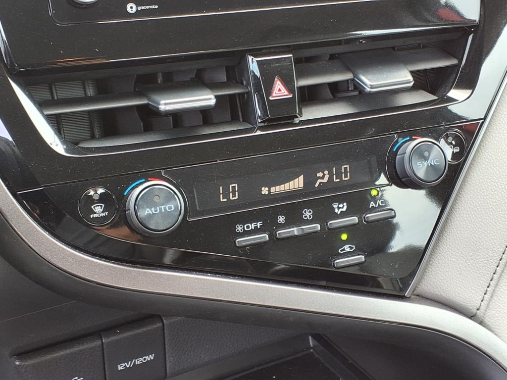 2022 Toyota Camry SE photo 21