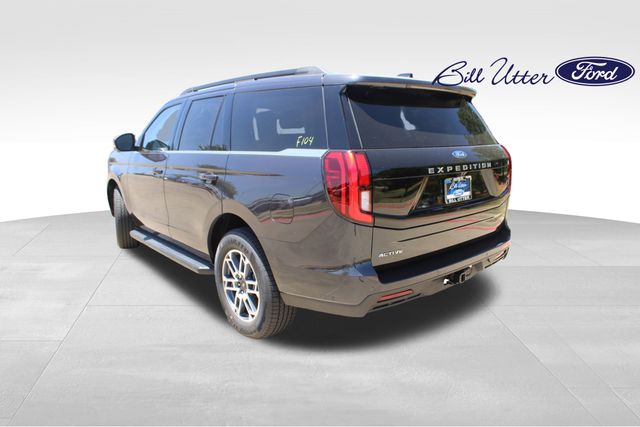 2025 Ford Expedition photo 2