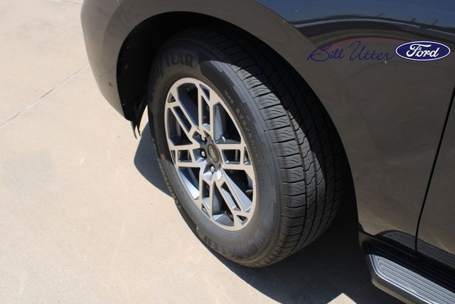 2025 Ford Expedition photo 3