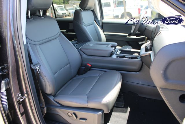 2025 Ford Expedition photo 5
