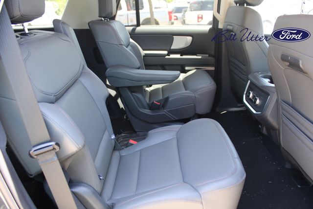 2025 Ford Expedition photo 6