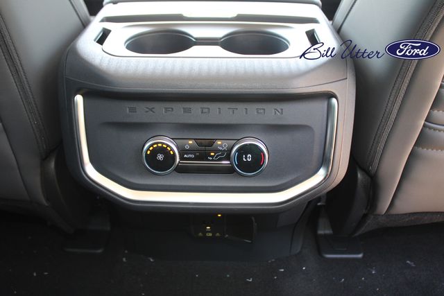 2025 Ford Expedition photo 7