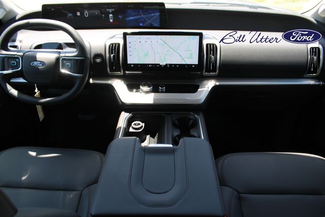 2025 Ford Expedition photo 8