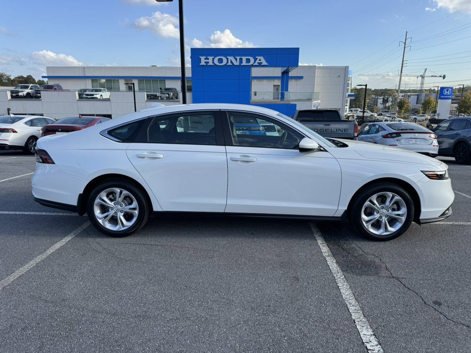 2025 Honda Accord LX photo 8
