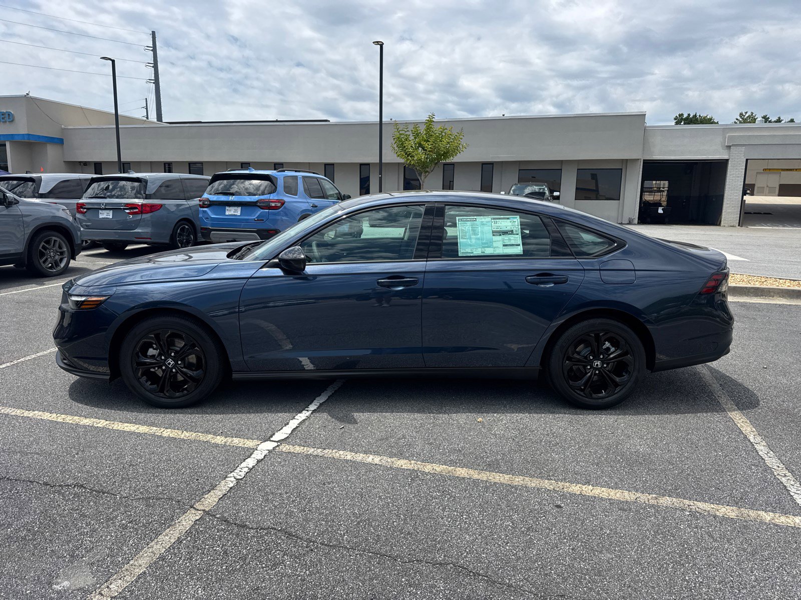 2025 Honda Accord SE photo 4