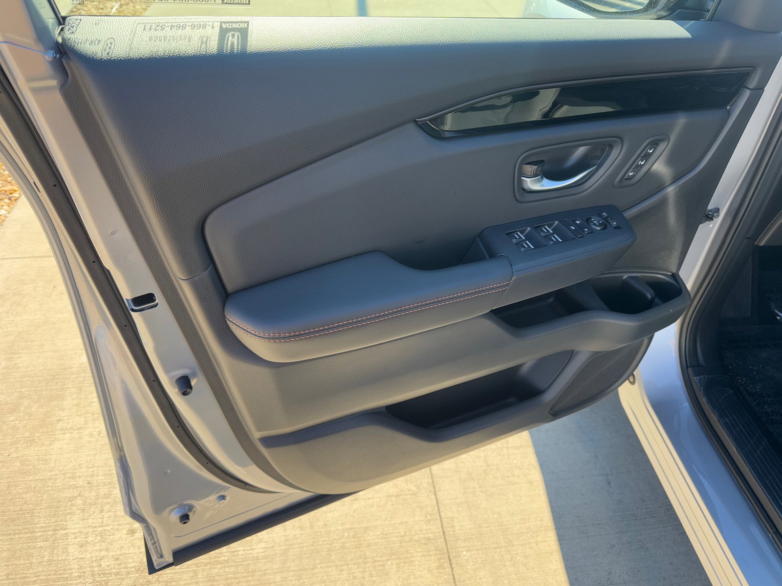 2025 Honda Pilot TrailSport photo 10