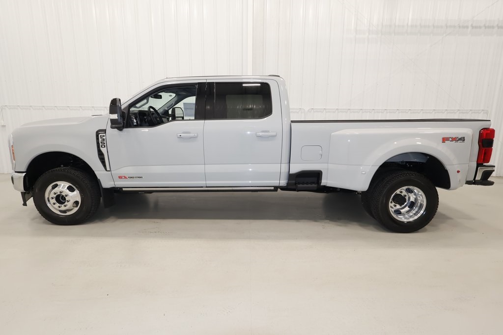 2025 Ford F-350 photo 2