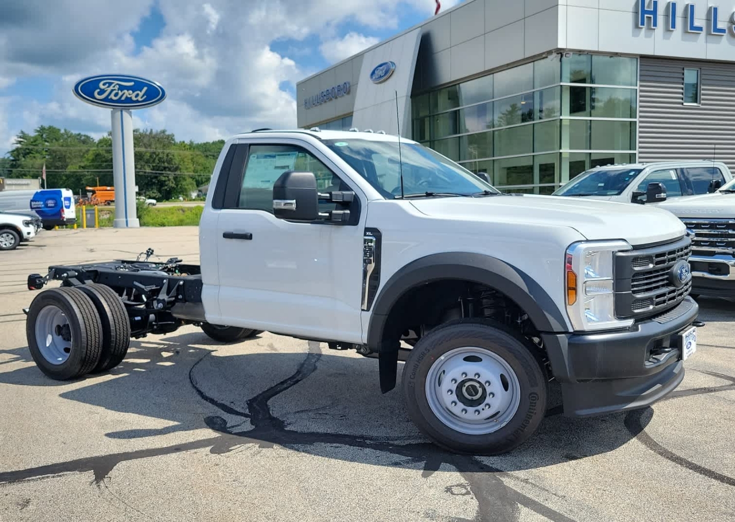 2025 Ford F-550 Super Duty Chassis Cab XL's photo