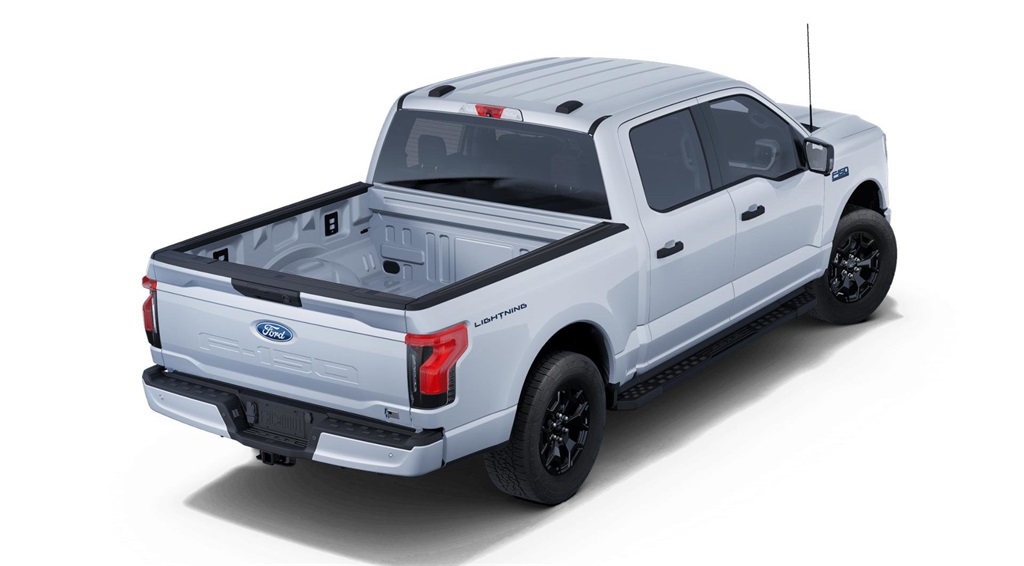 2025 Ford F-150 Lightning XLT photo 3