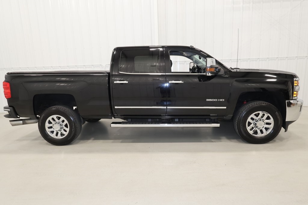 2016 Chevrolet Silverado 3500HD LTZ photo 2