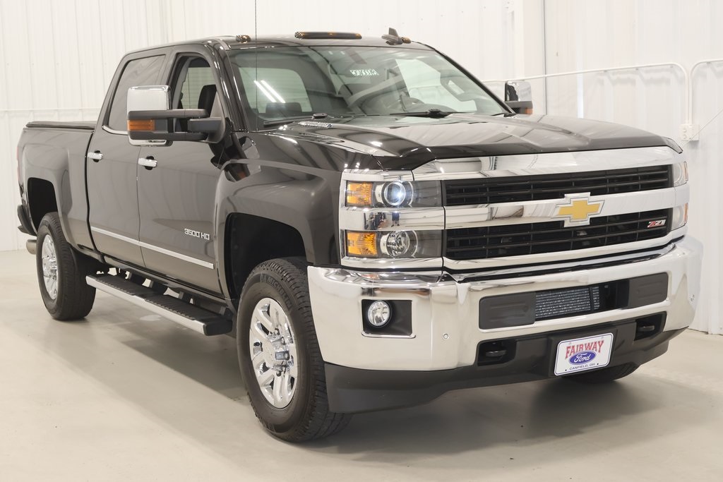 2016 Chevrolet Silverado 3500HD LTZ photo 3