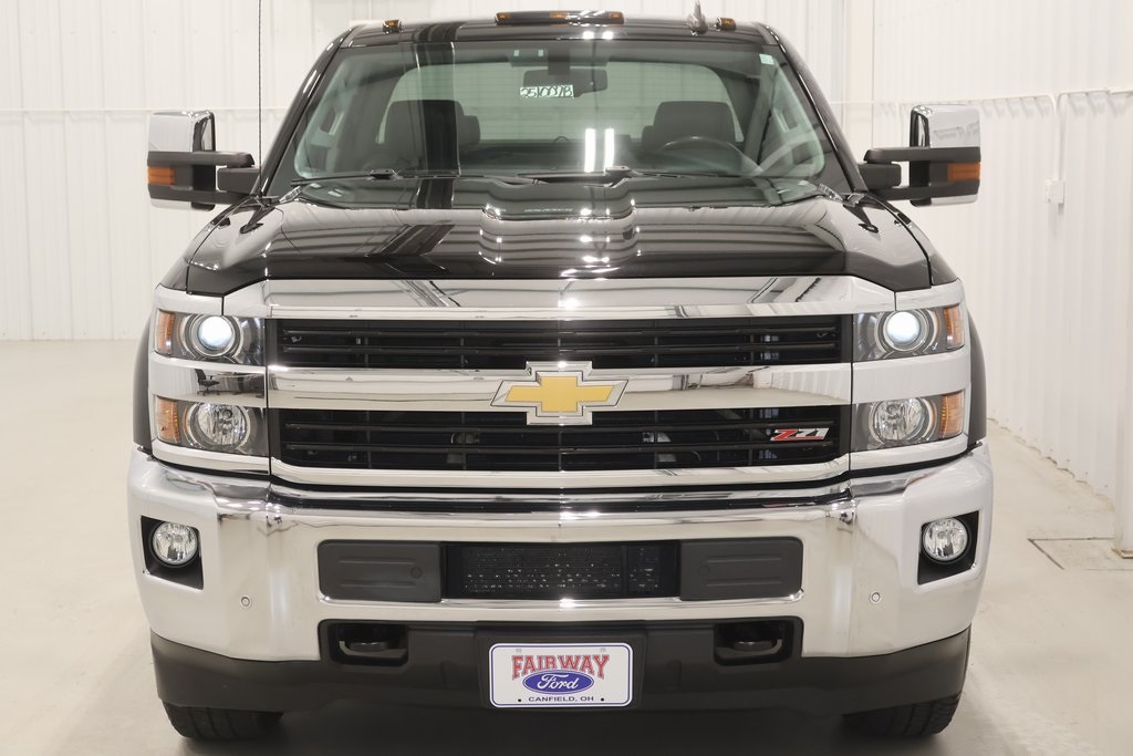2016 Chevrolet Silverado 3500HD LTZ photo 4