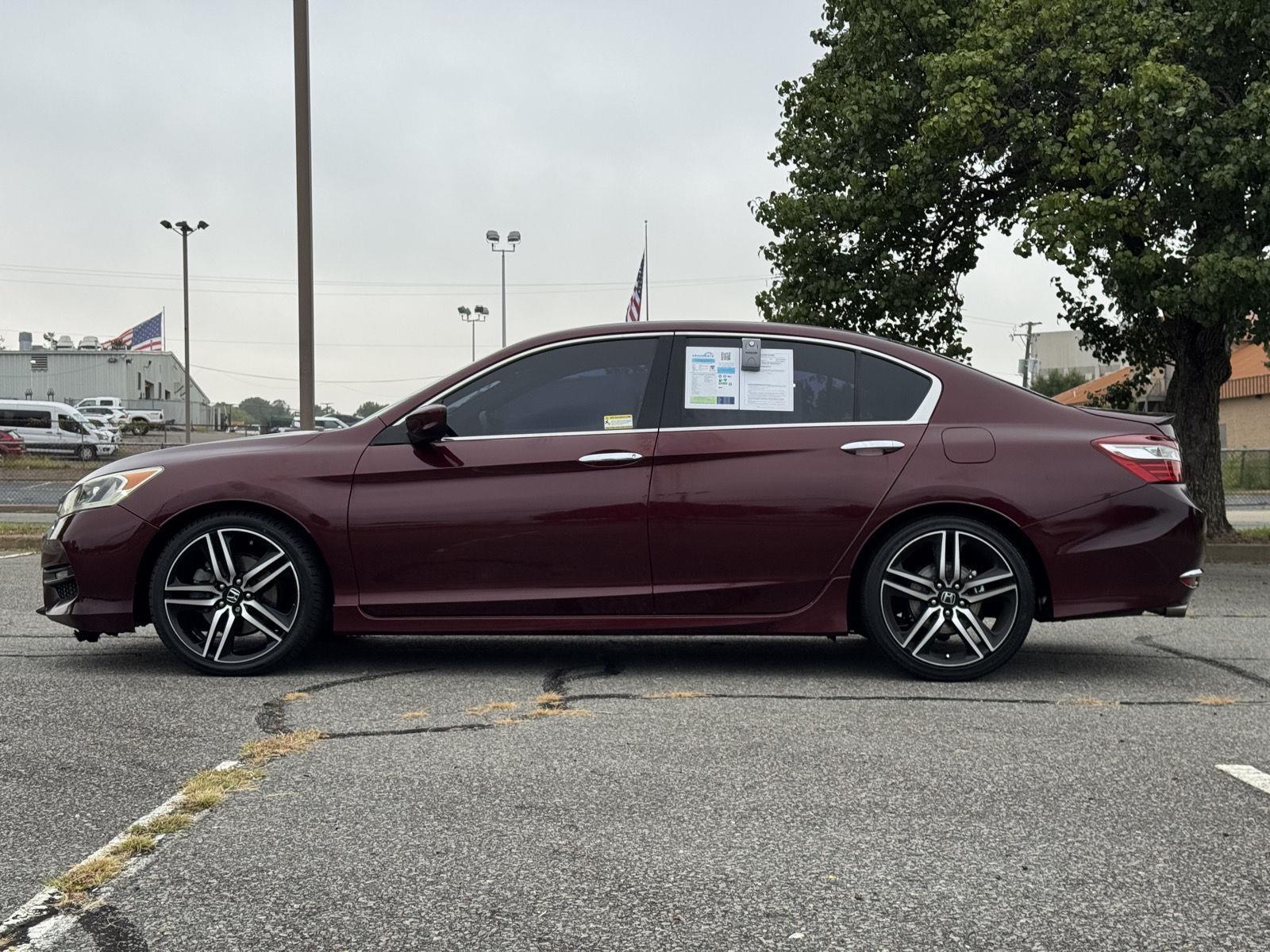 2017 Honda Accord Sport photo 2