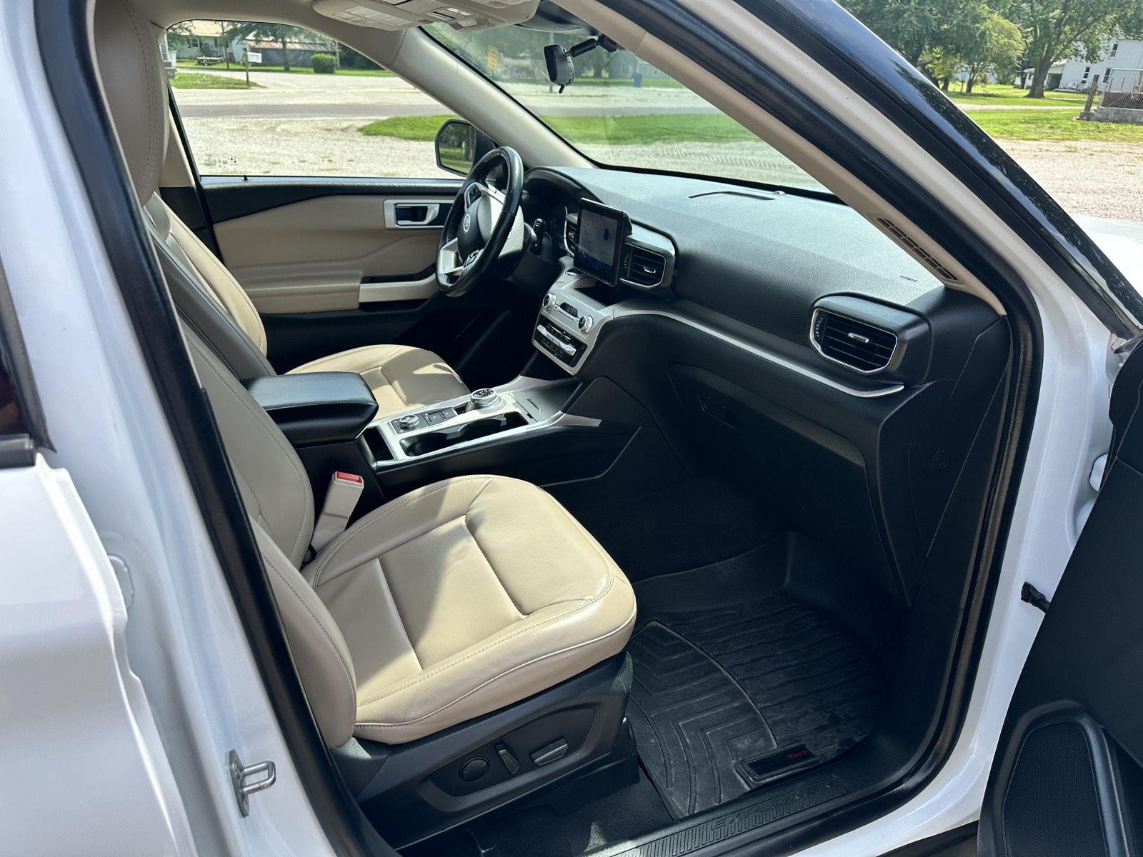 2022 Ford Explorer XLT photo 19