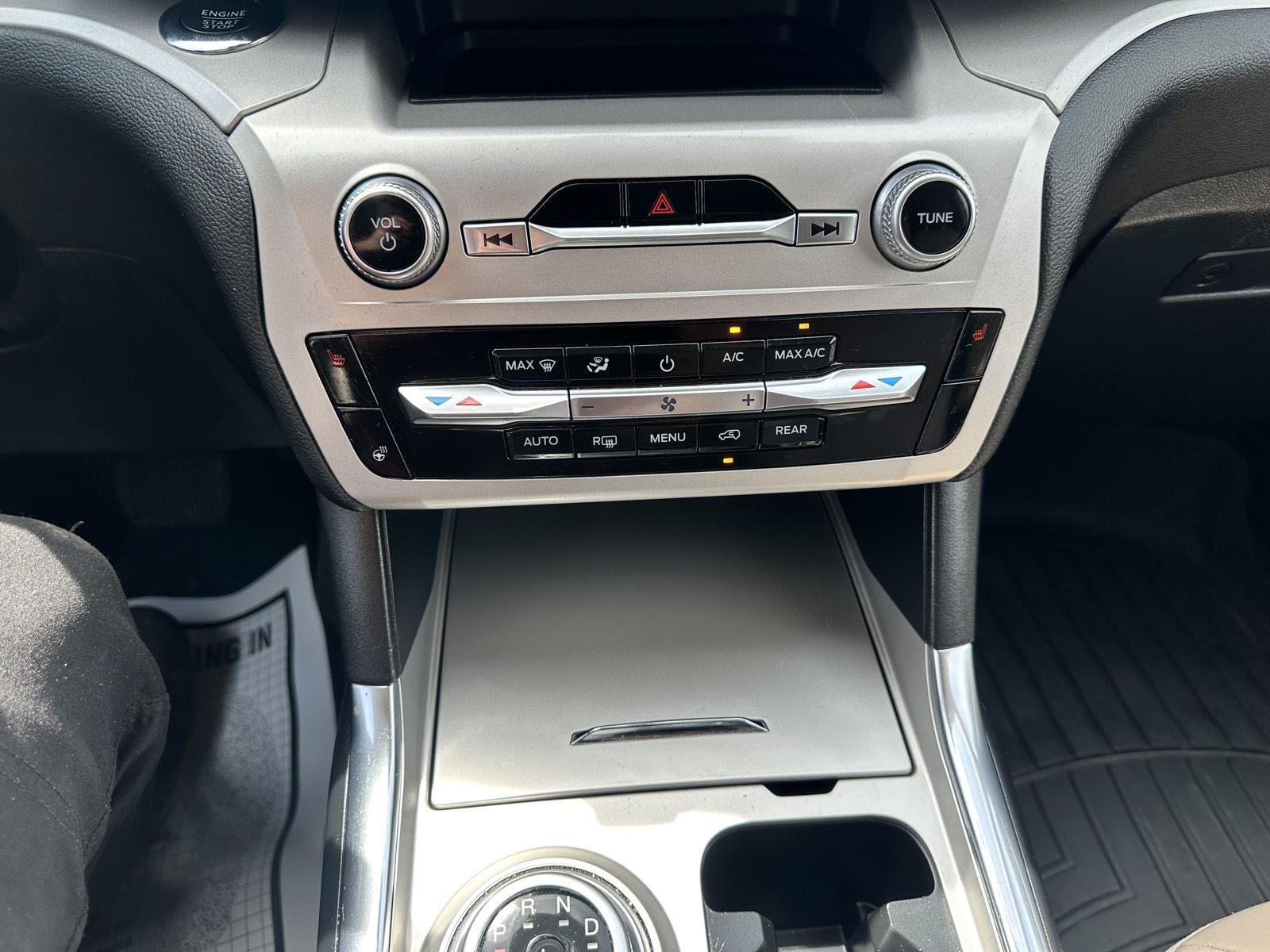 2022 Ford Explorer XLT photo 27