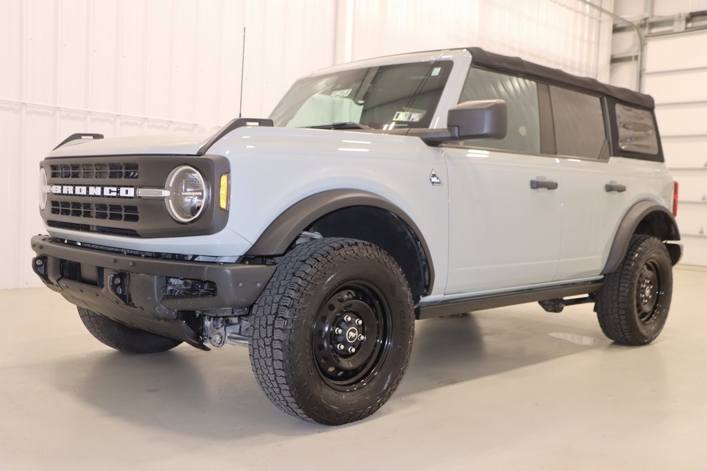 2021 Ford Bronco Black Diamond photo 3