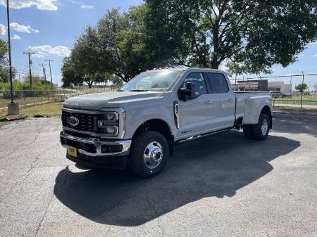 2025 Ford Super Duty F-350 DRW LARIAT