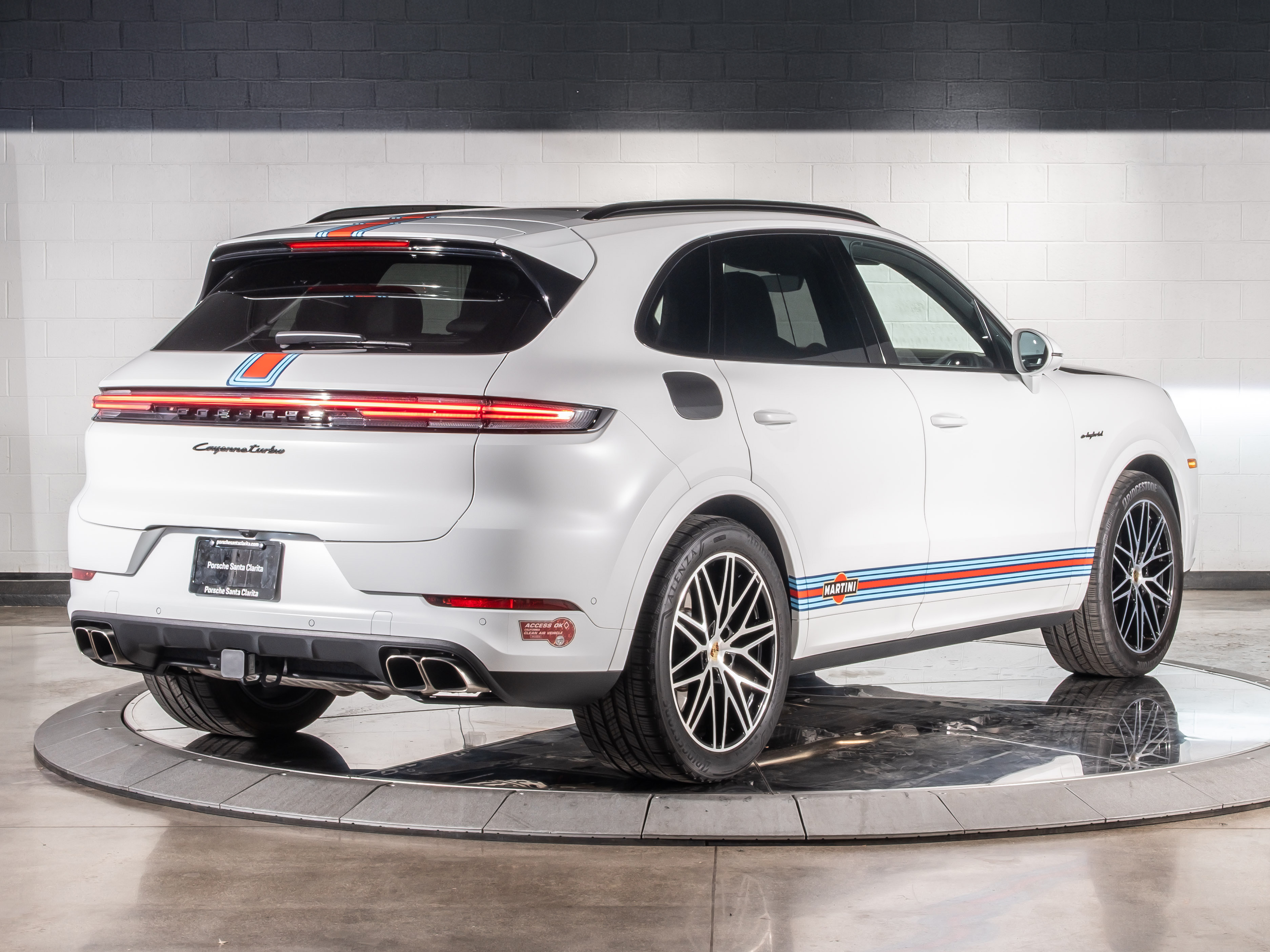 2024 Porsche Cayenne E-Hybrid Turbo photo 8