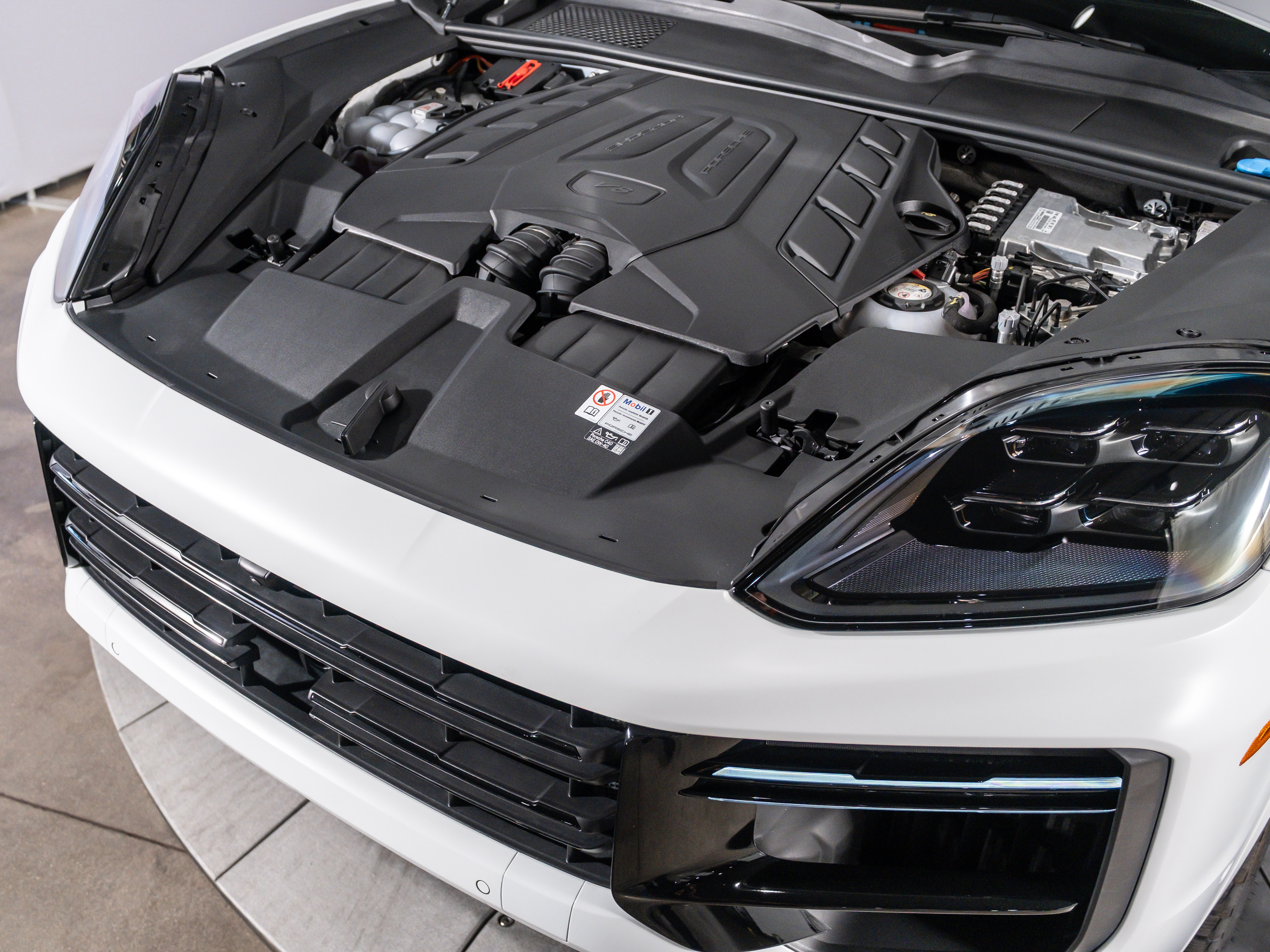 2024 Porsche Cayenne E-Hybrid Turbo photo 12