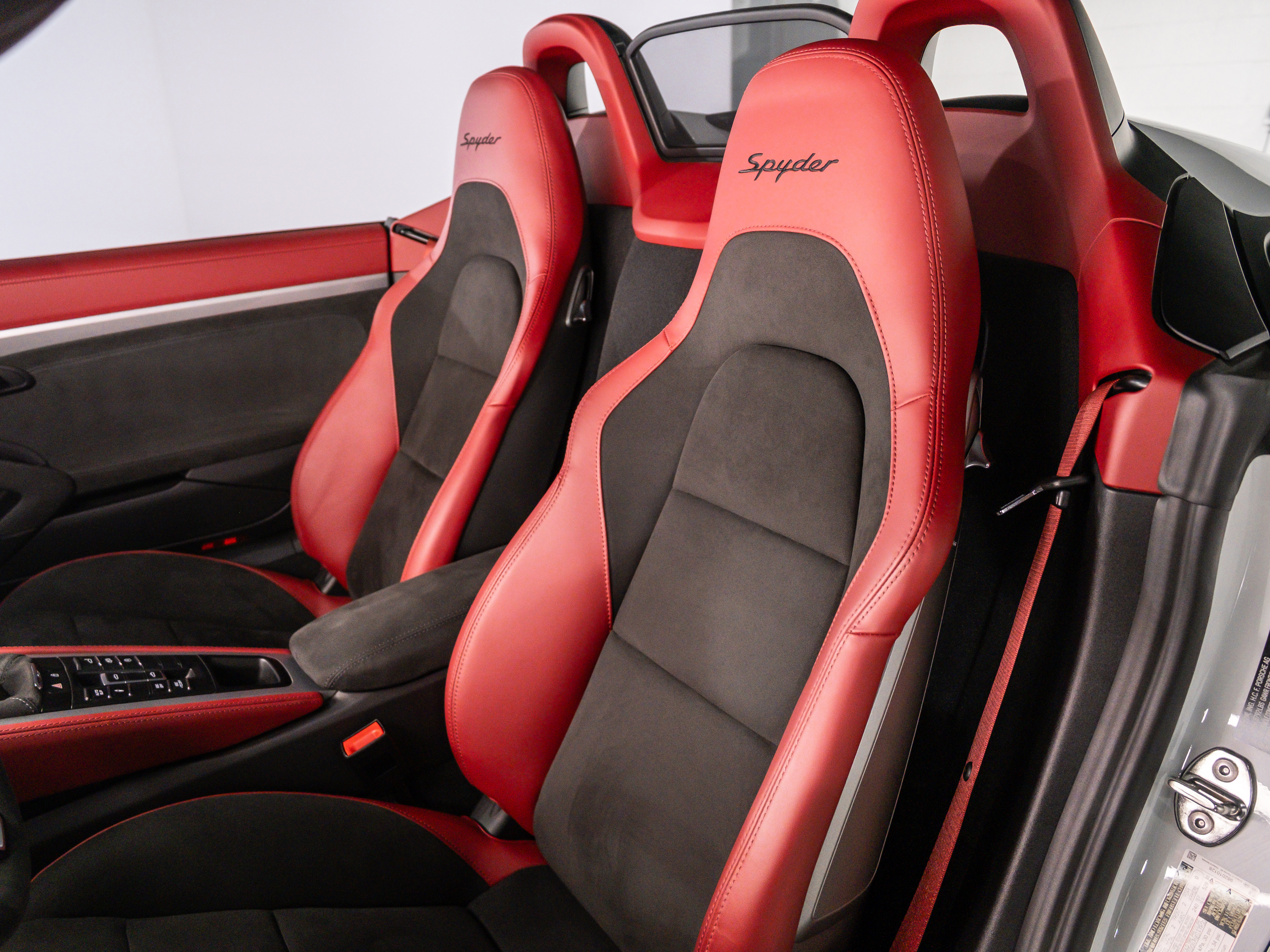 2023 Porsche Boxster Spyder photo 5