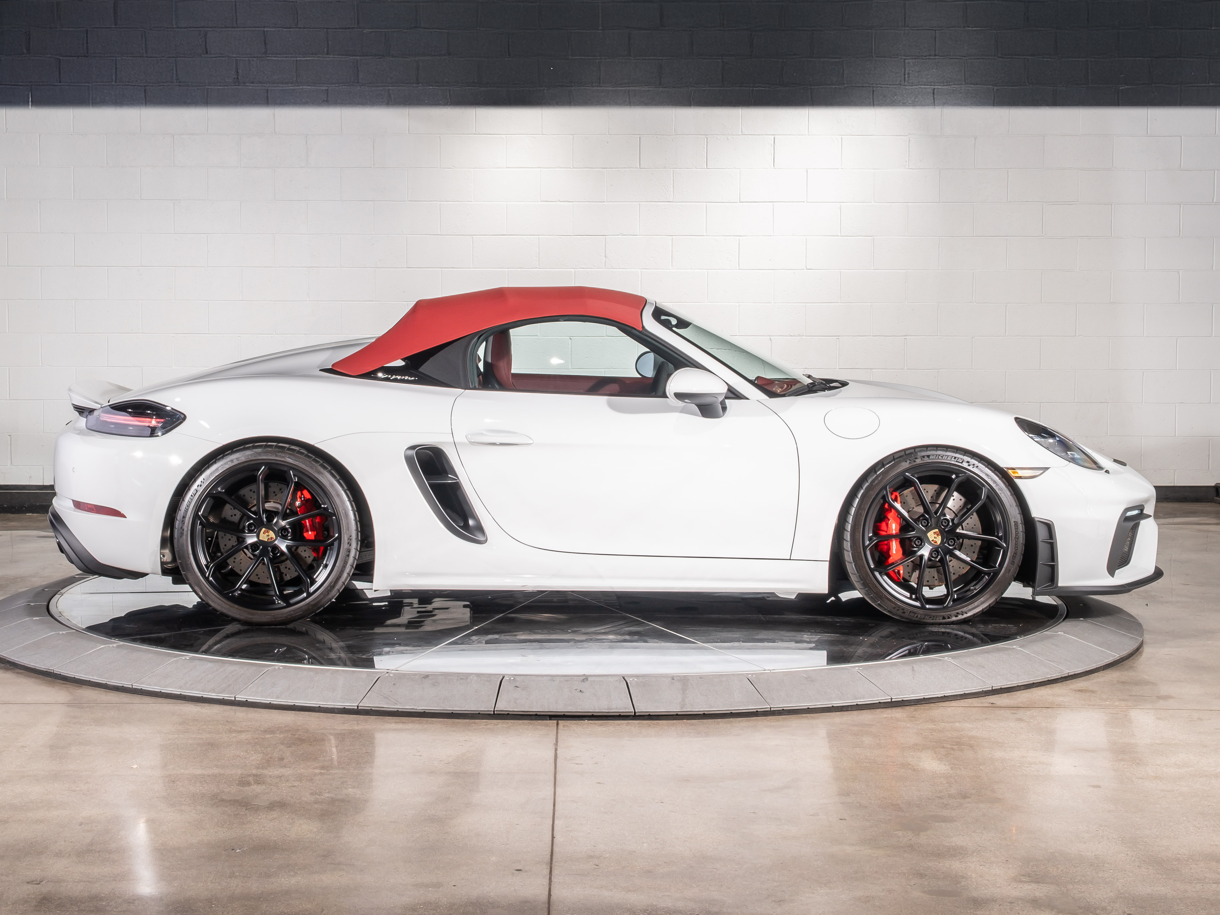 2023 Porsche Boxster Spyder photo 7