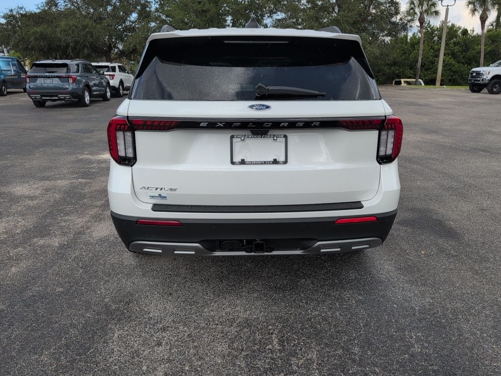2025 Ford Explorer photo 2