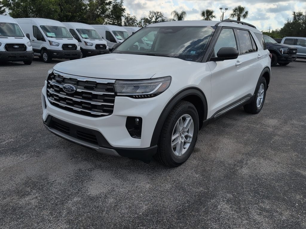 2025 Ford Explorer photo 4
