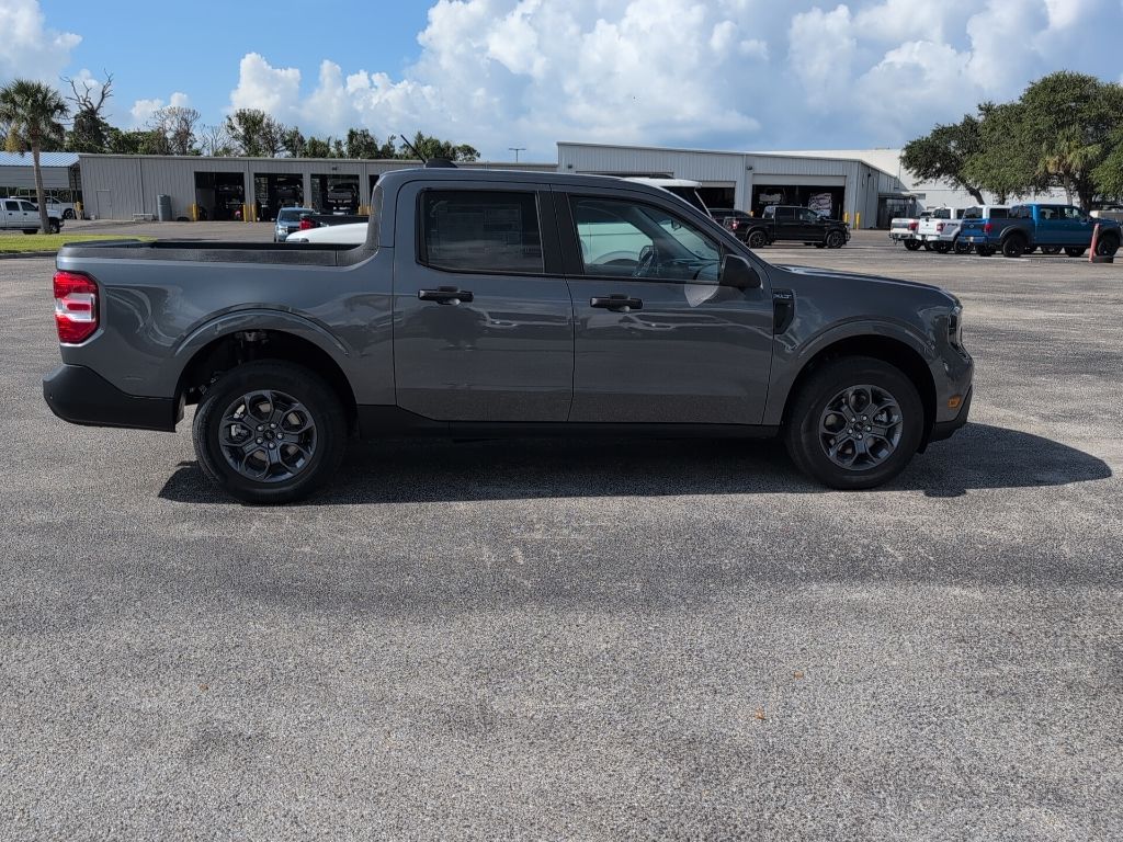 2025 Ford Maverick XLT photo 2