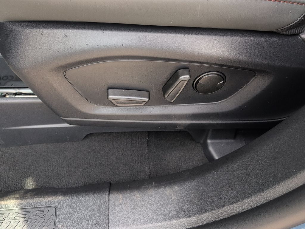 2025 Ford Explorer photo 3