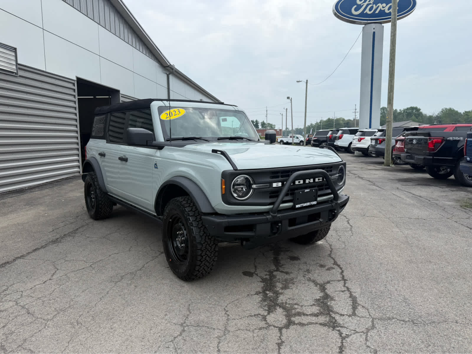 2023 Ford Bronco Black Diamond photo 2