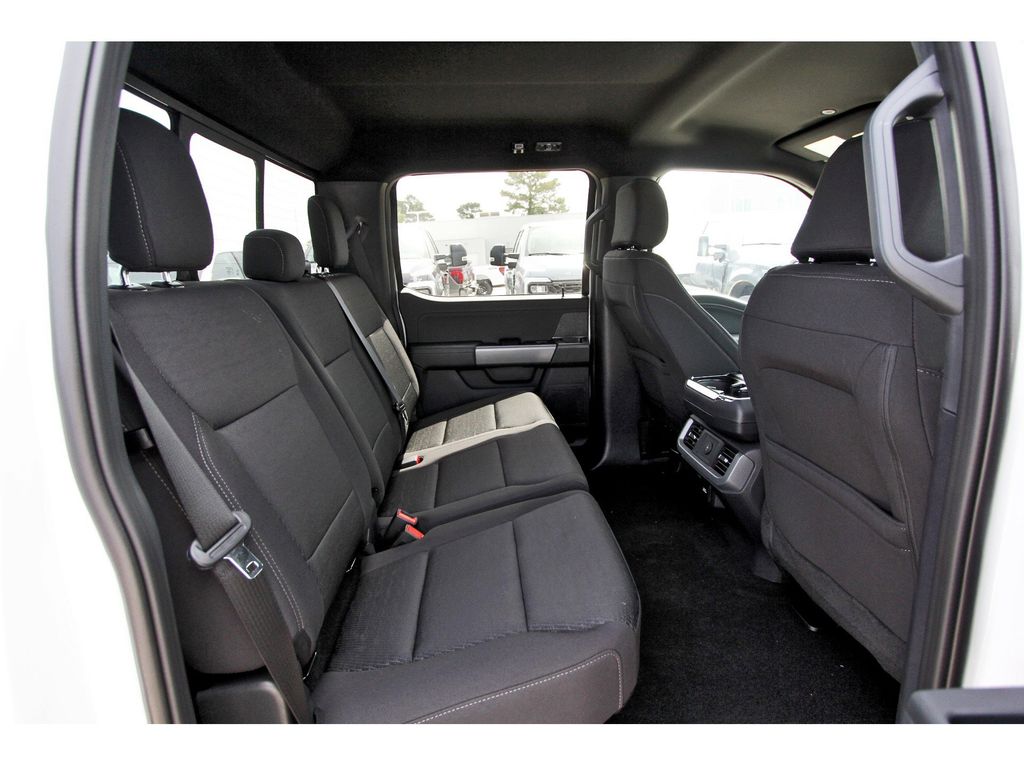 2025 Ford F-150 XLT photo 3
