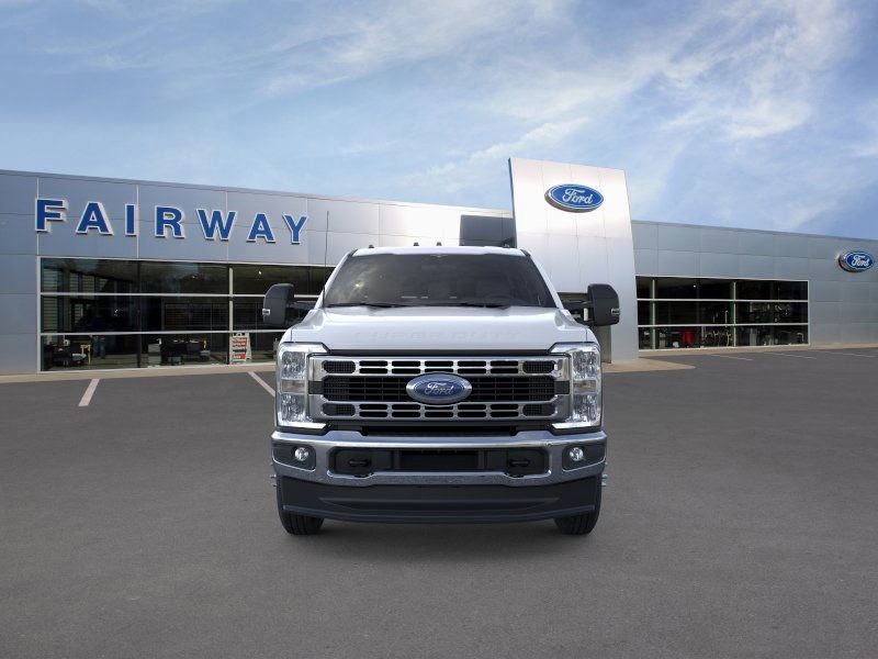 2025 Ford F-350 photo 3