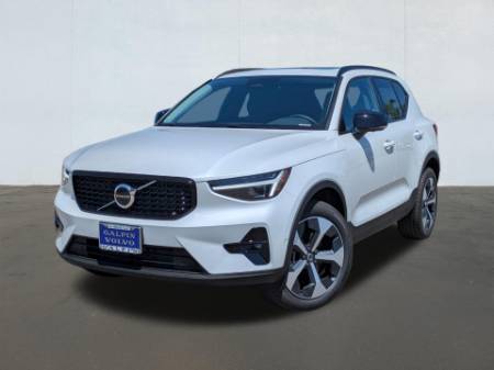 2026 Volvo XC40 B5 Plus