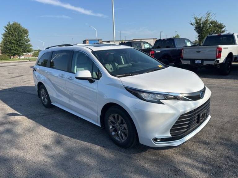 2023 Toyota Sienna XLE