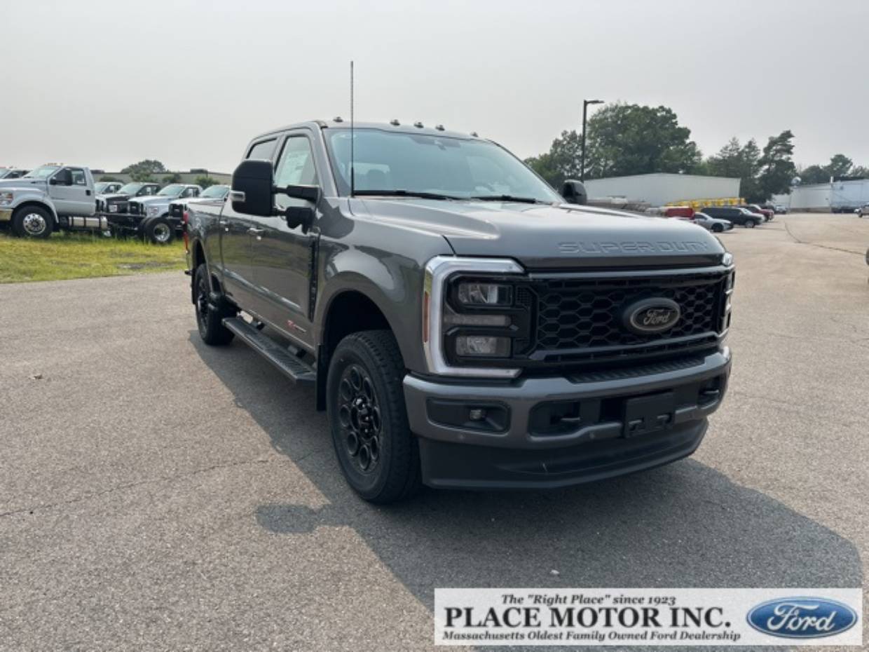 2025 Ford F-350 Super Duty Lariat's photo