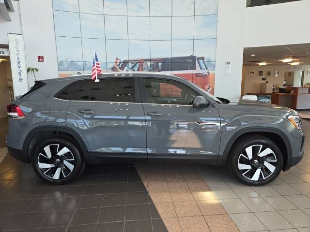 2025 Volkswagen Atlas Cross Sport 2.0T SE w/Technology