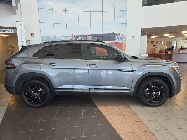 2025 Volkswagen Atlas Cross Sport 2.0T SEL R-Line