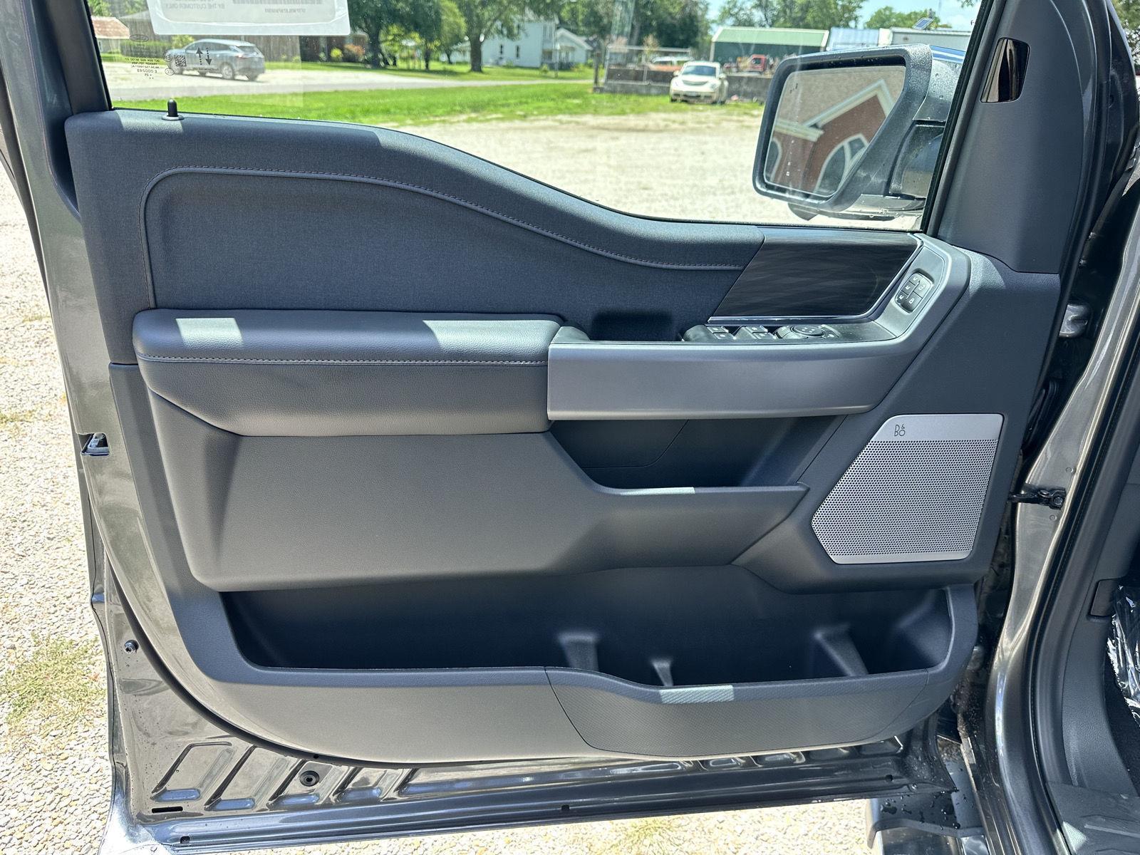 2025 Ford F-150 Lariat photo 11